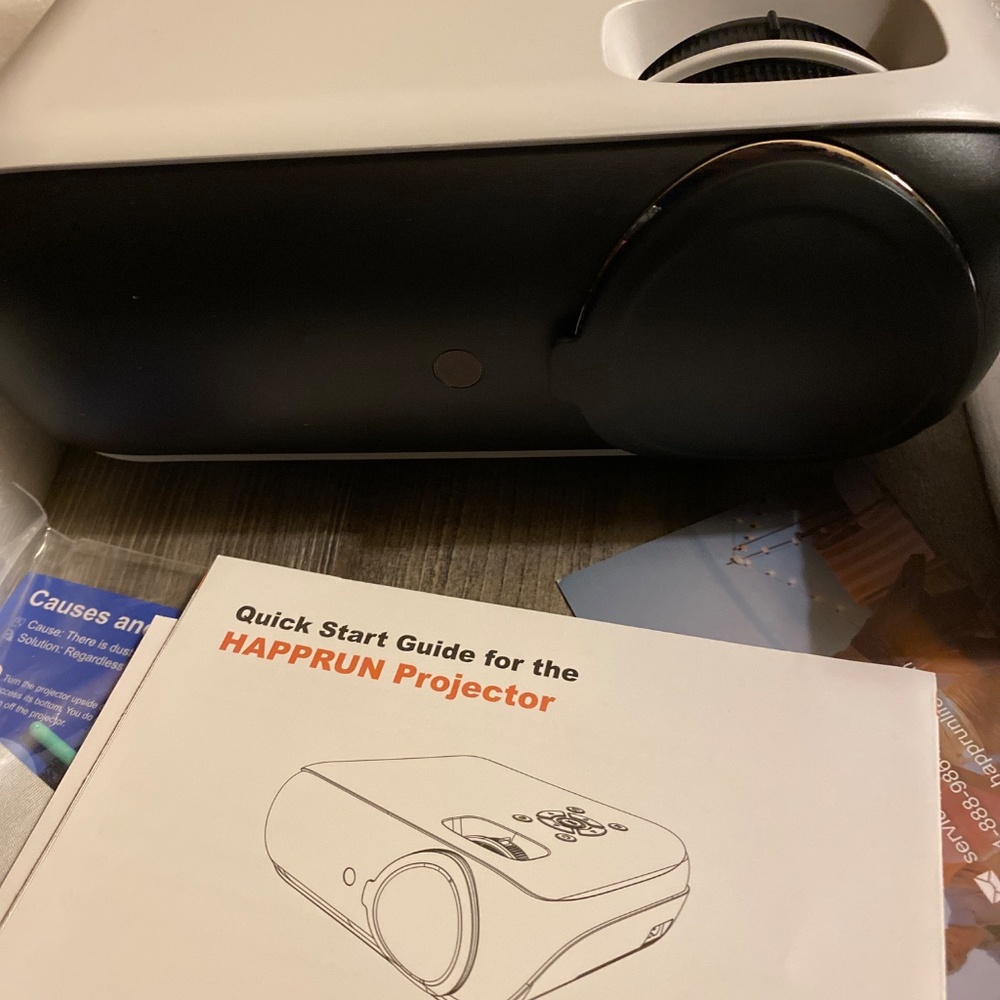 LED Projector - Picture 4 of 5